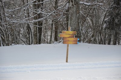 panneaux-ski-fond-montagnes-jura